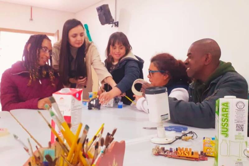 Tecnologia e solidariedade: um encontro transformador. Foto: acervo Sociedade Santos Mártires.