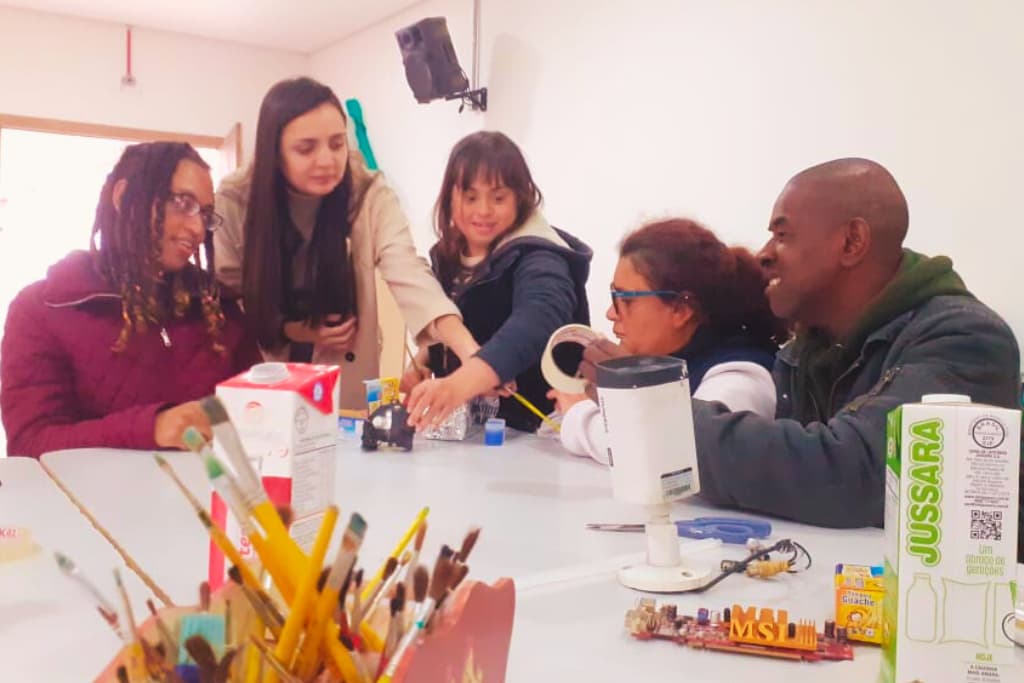Tecnologia e solidariedade: um encontro transformador. Foto: acervo Sociedade Santos Mártires.